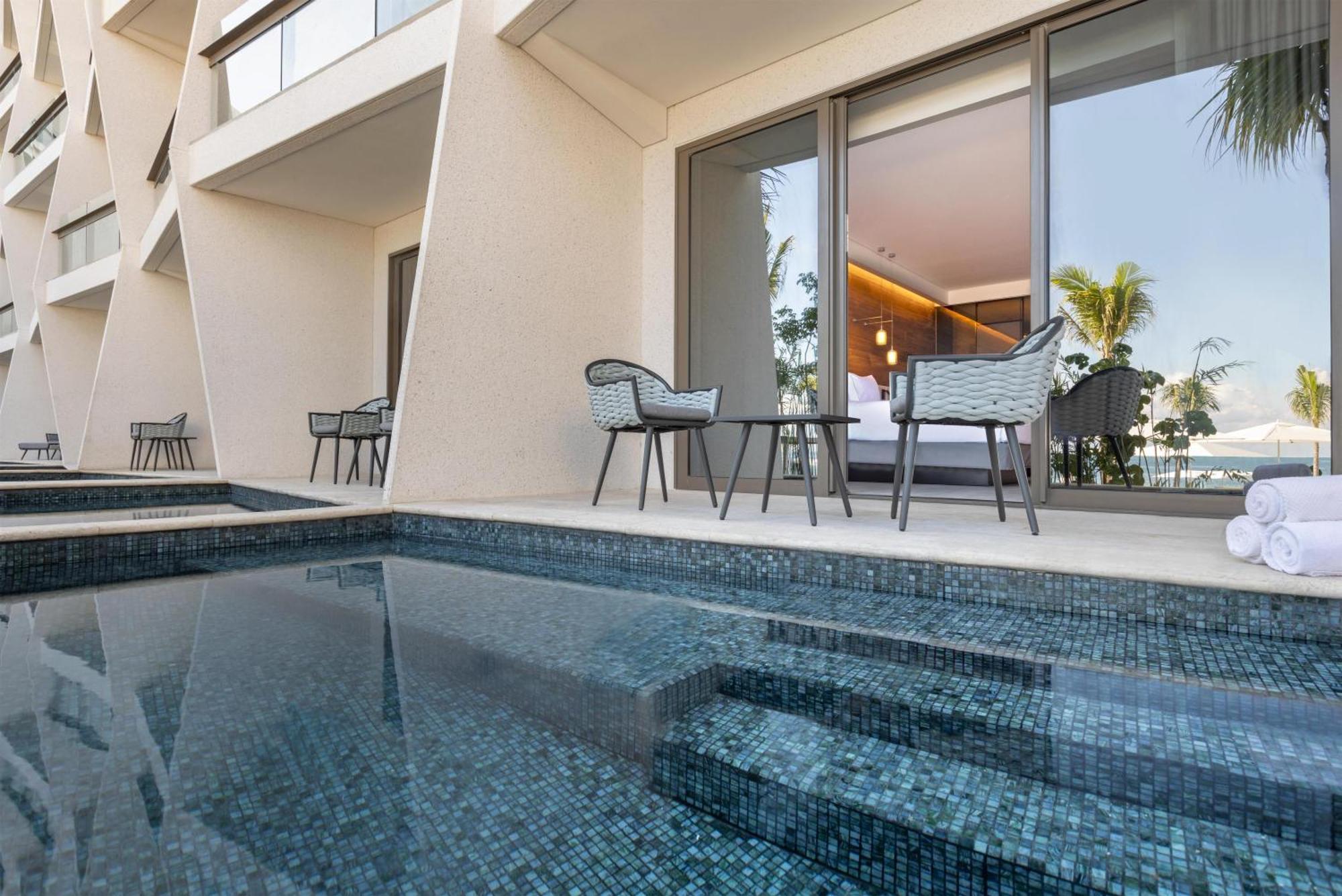 Swim Up King Guest Room